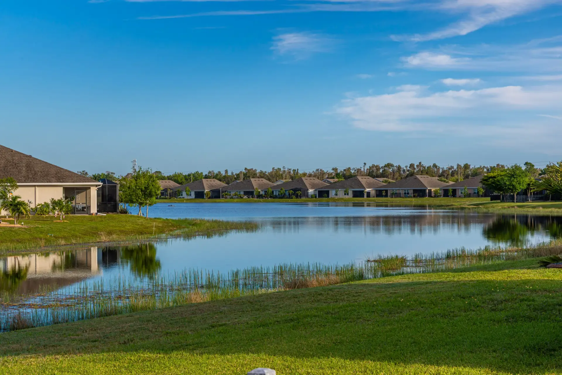 Single-story homes backing onto a lake in a Florida residential community